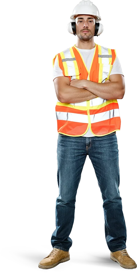 Profissional de segurança do trabalho com capacete e colete refletivo